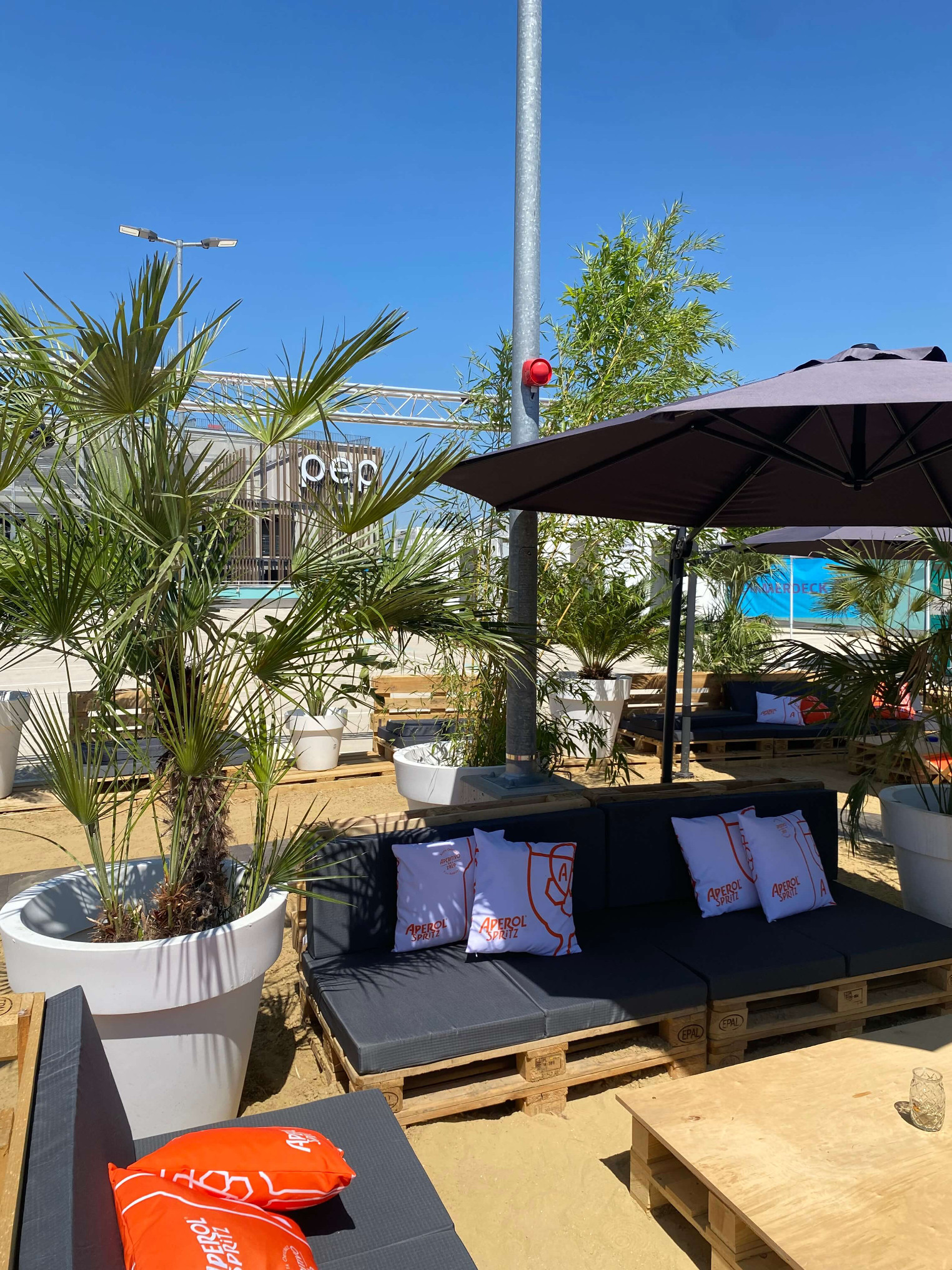 Dachterrassen und Rooftop Bars München: pep Summerdeck