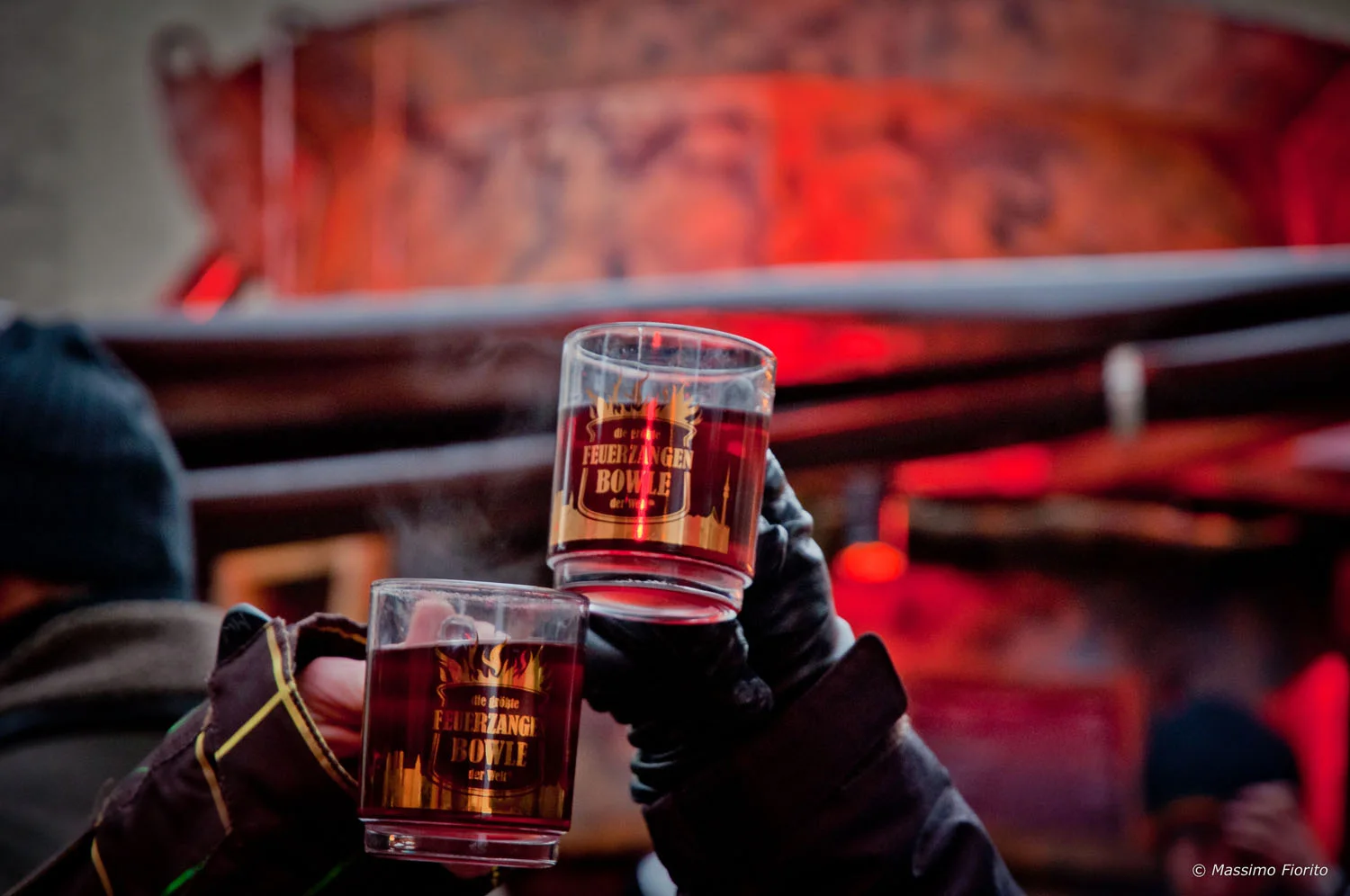 Weihnachtsmarkt und Christkindlmärkte in München: Feuerzangenbowle am Isartor